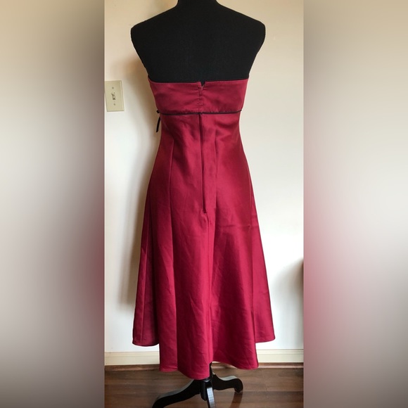 Dress; Alfred Angelo; Burgundy w/Black Piping; Full Skirt; Satiny; Fully Lined - Picture 4 of 8